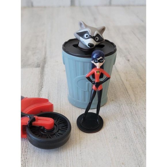 Pixar Incredibles 2 Elastigirl raccoon trash can invisagirl play set toy figure - Picture 3 of 9